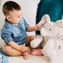 GUND Flappy, Der Singende Und Sprechende Elefant - Spielt Guck-Guck Mit Den Ohren 11 GUND Flappy, Der Singende Und Sprechende Elefant - Spielt Guck-Guck Mit Den Ohren -Kinder Verkauf 11543300 04