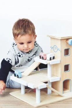 Mamabrum Holzparkplatz Mit 3 Ebenen Und Hubschrauberlandeplatz, Spielgarage Holzgarage Mit 4 Autos -Kinder Verkauf 25036920 04