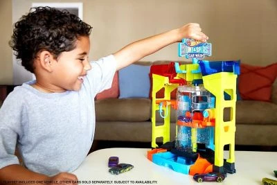 HOT WHEELS Spielzeug/Spielfahrzeuge/Fahrzeuge & Zubehör/Autospielesets - Farbwechsel Autowaschanlagen-Spielset Mit 1 Fahrzeug Mit Farbwechseleffekt, Ab 3 Jahren Bunt 4 HOT WHEELS Spielzeug/Spielfahrzeuge/Fahrzeuge & Zubehör/Autospielesets - Farbwechsel Autowaschanlagen-Spielset Mit 1 Fahrzeug Mit Farbwechseleffekt, Ab 3 Jahren Bunt – Bild 2