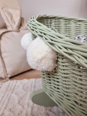 TinaForKids Puppenwiege Aus Weiden Mit Bettwäscheset, Puppenbett Grün/Weiß 5 TinaForKids Puppenwiege Aus Weiden Mit Bettwäscheset, Puppenbett Grün/Weiß – Bild 3