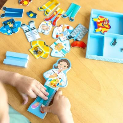 Melissa & Doug Magnetische Anziehuppe Magnetic Pretend Play - Julia 4 Melissa & Doug Magnetische Anziehuppe Magnetic Pretend Play - Julia – Bild 2