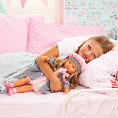 BAYER Stehpuppe Charlene Mit Funktionen, 46 Cm 6 BAYER Stehpuppe Charlene Mit Funktionen, 46 Cm – Bild 4